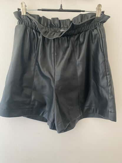 SHORT ECOCUERO PRIMARK (36)
