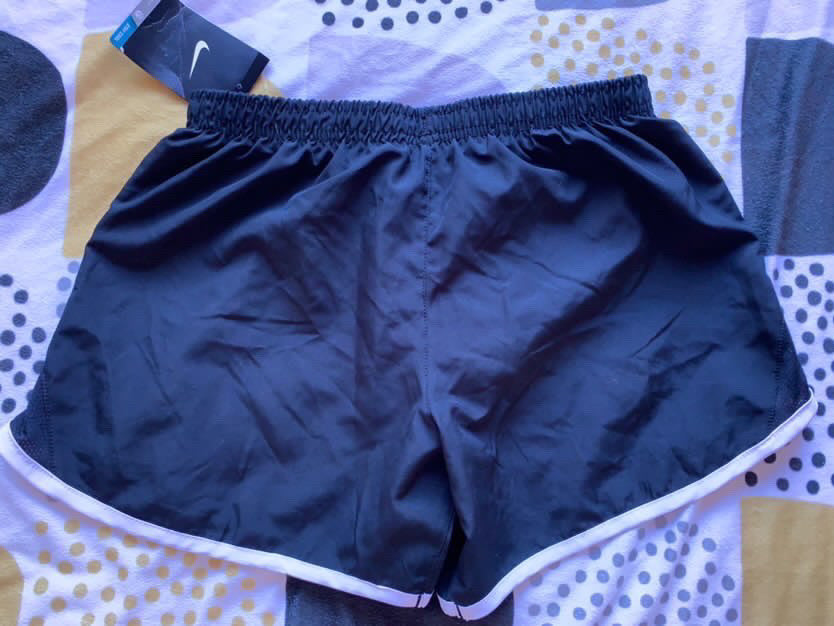 SHORT DEPORTIVO NIKE (S/M)