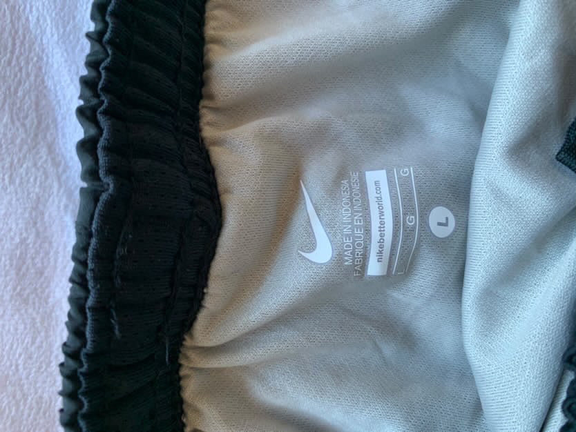 SHORT DEPORTIVO NIKE (S/M)